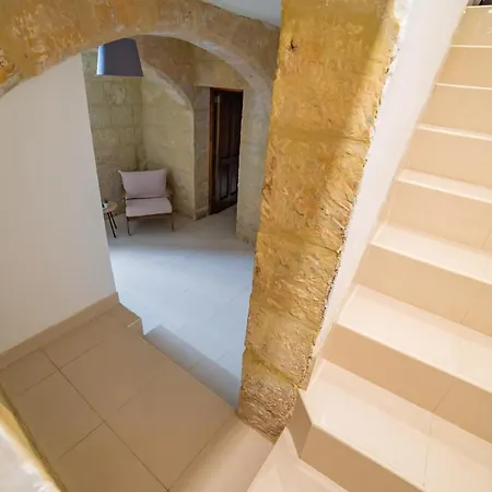 Carmelita Maisonette شقة