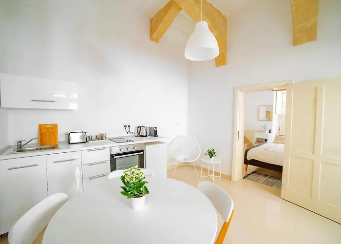 Carmelita Maisonette *