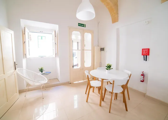 Carmelita Maisonette