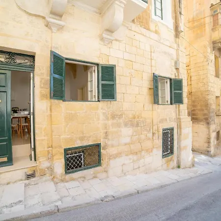 Carmelita Maisonette شقة