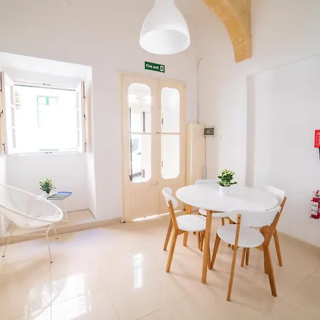 Carmelita Maisonette