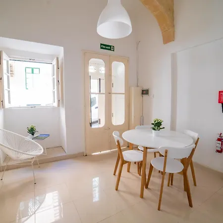 Carmelita Maisonette